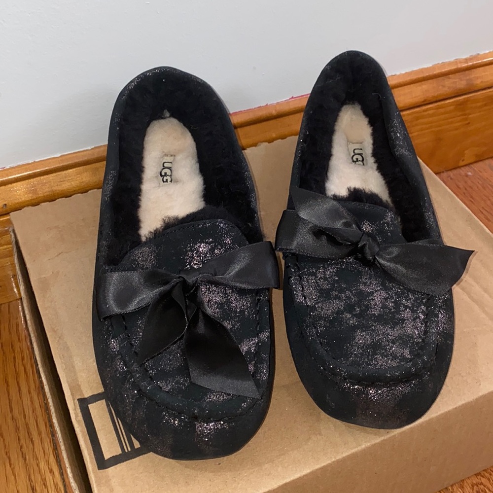 UGG SLIPPERS